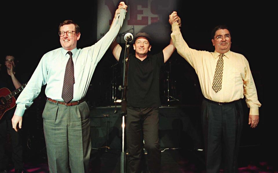 John Hume and David Trimble join, U2 lead singer Bono on stage in 1998 - Reuters 