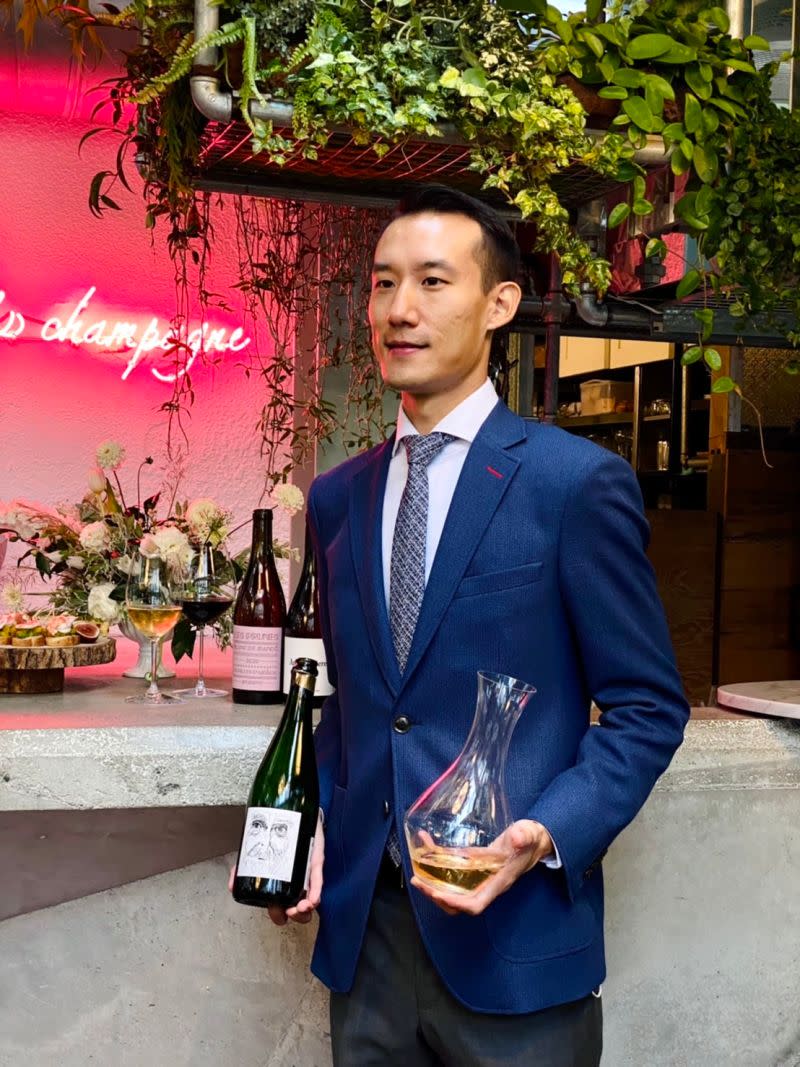 ▲駱柏廷（Ricco Luo）推薦近三、四年在台灣小有名氣的小農香檳，Stroebel Héraclite Brut Nature Pinot Meunier Millésime，4380元／瓶。（圖／記者蕭涵云攝）