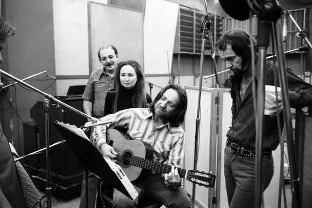 DAVID GAHR/GETTY Arif Mardin, Bobbie Nelson, Willie Nelson and Paul English in 1973