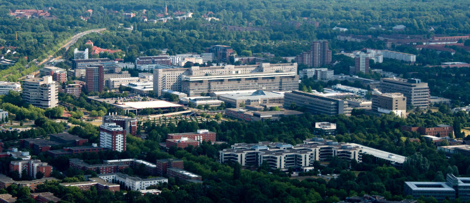 Das Gelände der Medizinischen Hochschule Hannover, wo der umstrittenen Patient aus Montenegro derzeit behandelt wird (Bild: picture alliance / Julian Stratenschulte/dpa)