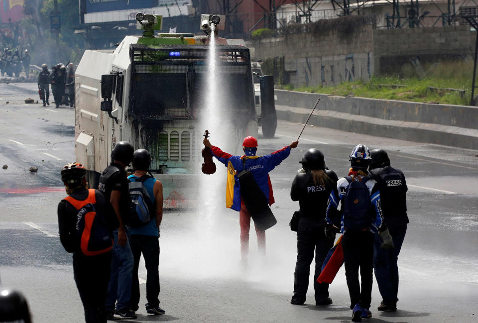<p>A demonstrator stands in front of a riot security forces vehicle during a rally against President Nicolas Maduro in Caracas, Venezuela, May 24, 2017. (Photo: Carlos Garcia Rawlins/Reuters) </p>