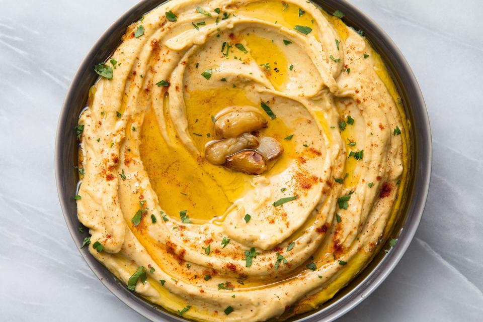 Creamy Garlic Hummus