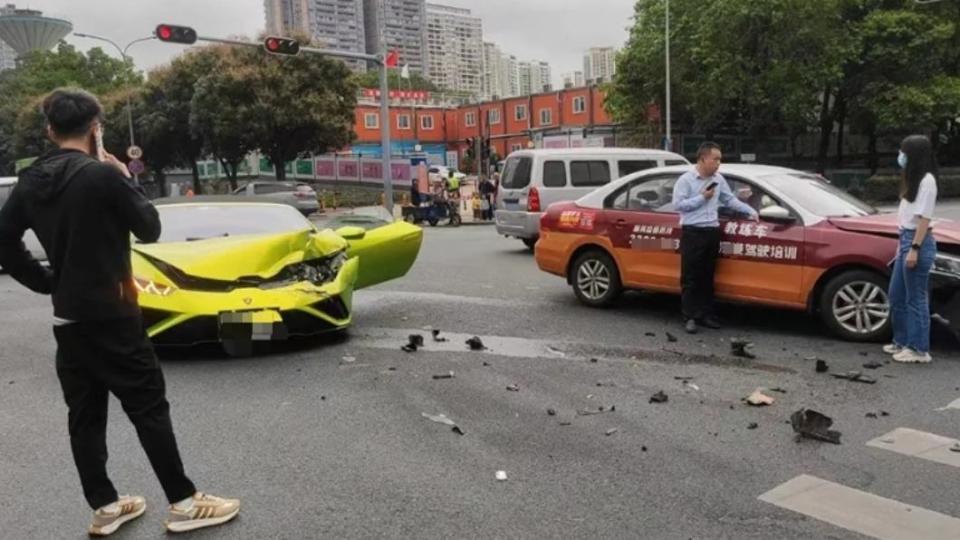 藍寶堅尼為車主近期剛買的新車。（圖／翻攝自微博）