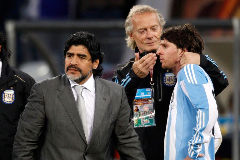 La desazón de Maradona y Messi, tras el 0-4 con Alemania en Sudáfrica 2010.