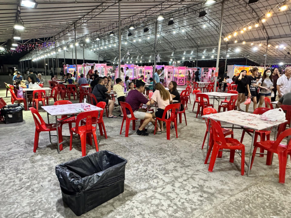 yishun pasar malam - seats