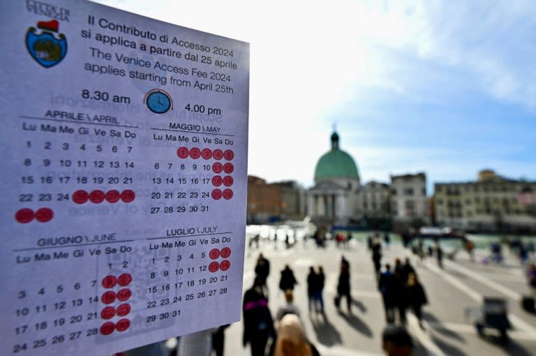 In Venedig wird am Donnerstag erstmals die umstrittene Tagesgebühr für Touristen erhoben. Die Sonderabgabe von fünf Euro müssen alle Besucher zahlen, die zwischen 8.30 Uhr und 16.00 Uhr in die berühmte Lagunenstadt wollen. (GABRIEL BOUYS)