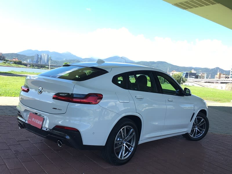 全新世代BMW X4車身尺碼相較第一代車型不僅拉長、加寬且降低。