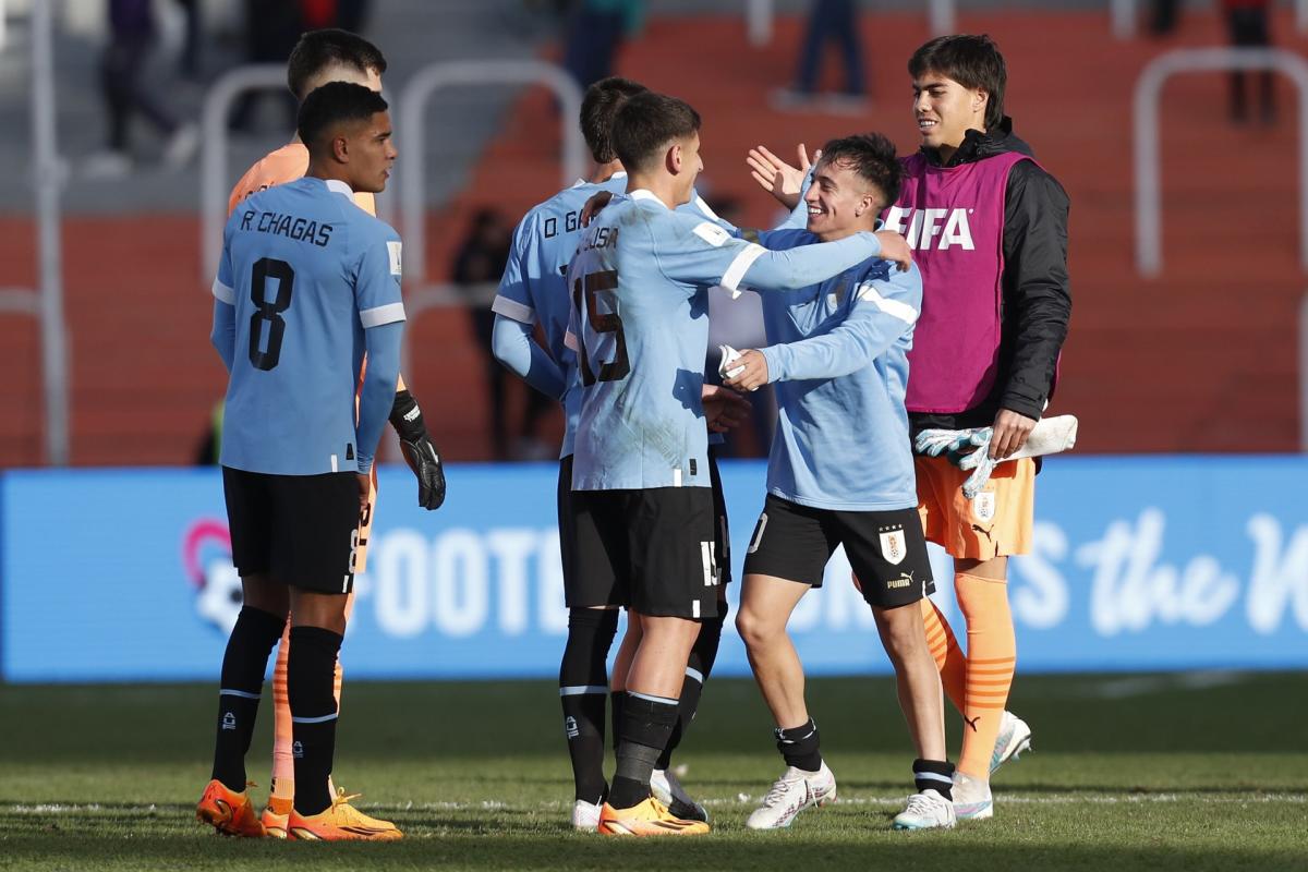 0-1. González desatasca a una Uruguay que se clasifica a octavos