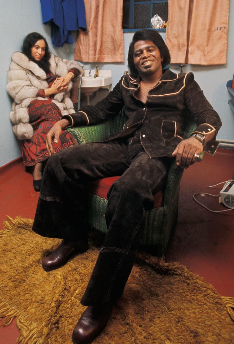 <p>James Brown poses backstage in London in 1973.</p>