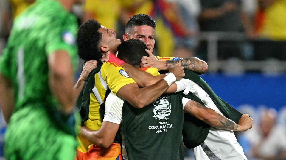 Luis Diaz y James Rodriguez celebran la victoria ante Uruguay y su pase a la final de la Copa América 2024 