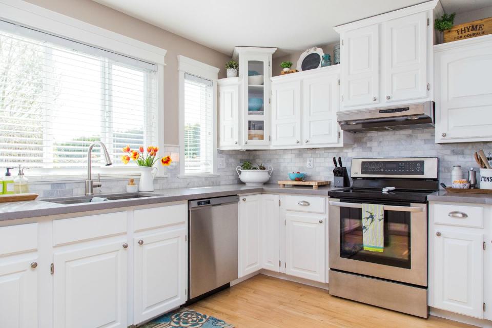 14 Times White Kitchen Cabinets Transformed A Space