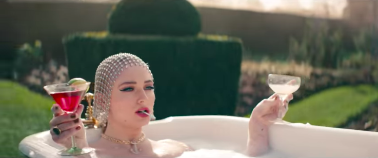 Actress Sophie Turner takes a luxurious outdoor bubble bath in the video [Photo: YouTube]