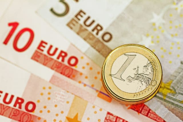 Pound reaches seven-year high against Euro