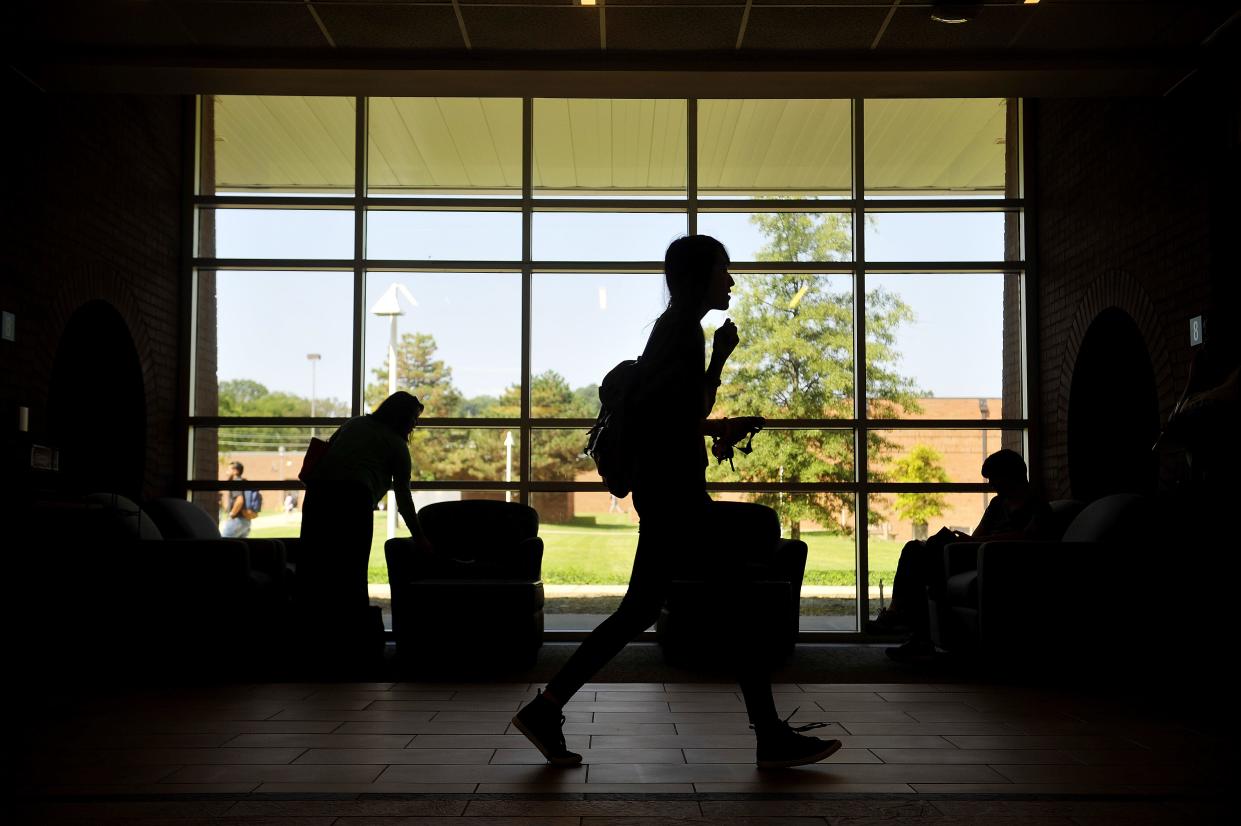 Students make their way around campus at Nashville State Community College in 2015.