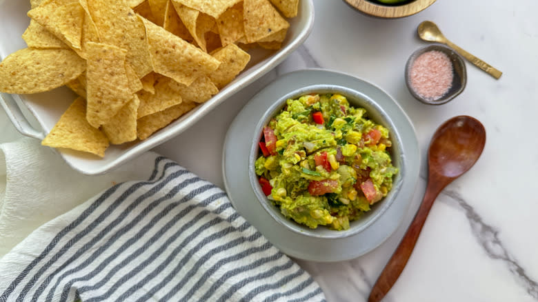 guacamole and chips