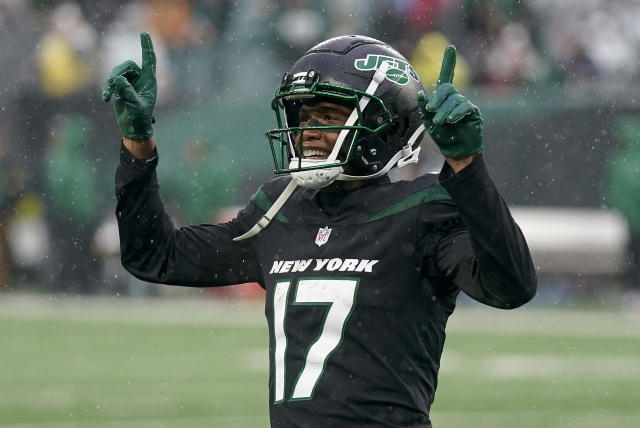 EAST RUTHERFORD, NJ - NOVEMBER 14: Baltimores #84 Clarence Moore scores a  second half touchdown during the Jets overtime loss 20-17 during the New  York Jets game versus the Baltimore Ravens in