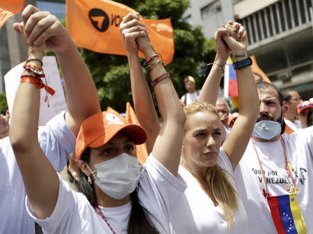 Lilian Tintori (2nd R), wife of opposition leader Leopoldo Lopez, puts her hands up with opposition supporters on hunger strike in a demonstration in Caracas, June 20, 2015. REUTERS/Jorge Dan Lopez