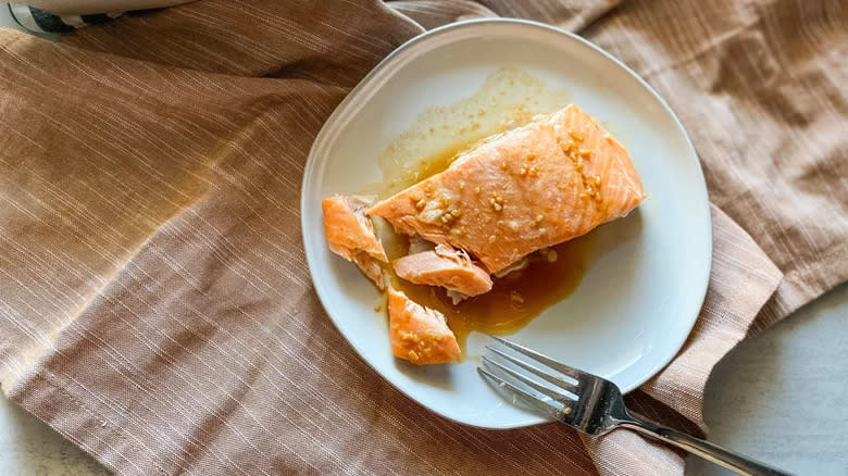 Salmon filet with sticky garlic sauce