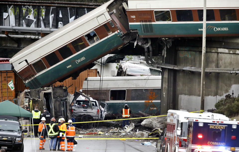 <p>Cars from an Amtrak train lay spilled onto Interstate 5 below alongside smashed vehicles as some train cars remain on the tracks above Monday, Dec. 18, 2017, in DuPont, Wash. (Photo: Elaine Thompson/AP) </p>