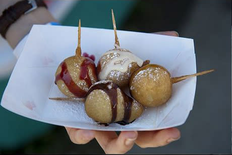 Voici quatre boules de beurre avec quatre sauces différentes