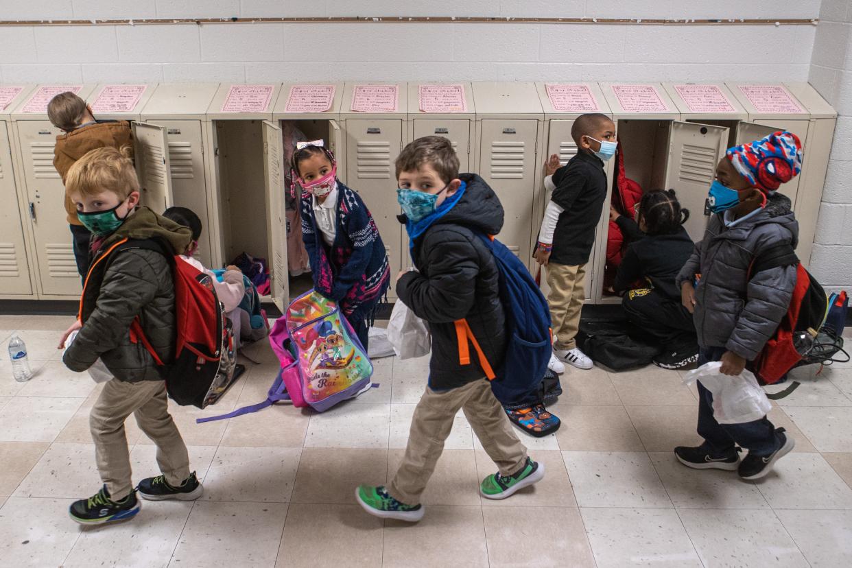 Students make their way to classrooms as they arrive Monday morning for in-person classes at Carter Elementary. Jan. 24, 2022