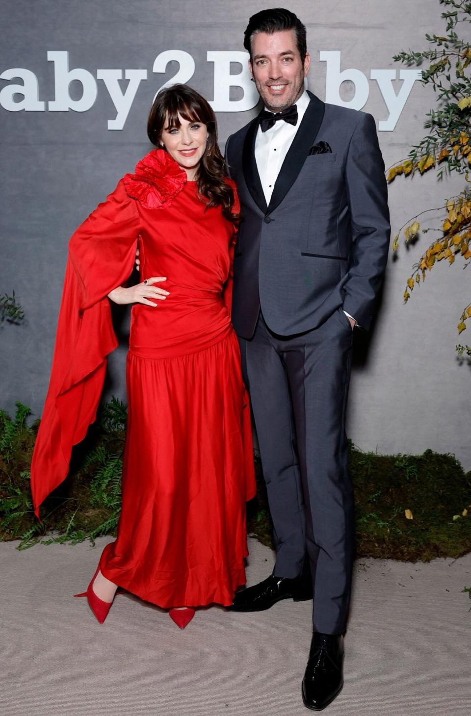 WEST HOLLYWOOD, CALIFORNIA - NOVEMBER 12: (L-R) Zooey Deschanel and Jonathan Scott attend the 2022 Baby2Baby Gala presented by Paul Mitchell at Pacific Design Center on November 12, 2022 in West Hollywood, California. (Photo by Stefanie Keenan/Getty Images for Baby2Baby)