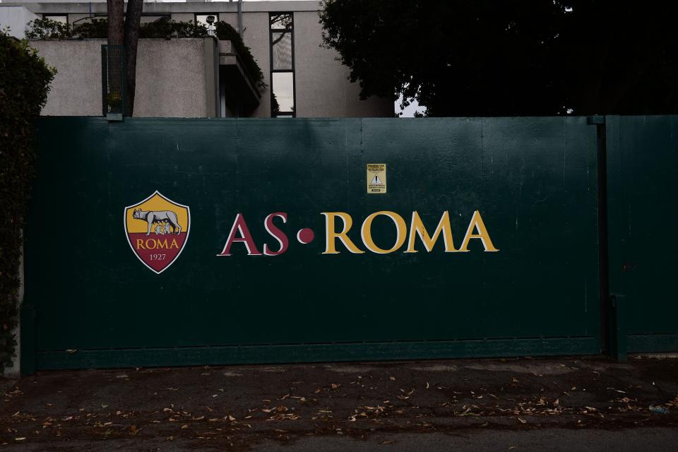 AS Roma thanked the Italian bomb squad for removing WWII devices. (Photo by Silvia Lore/Getty Images)