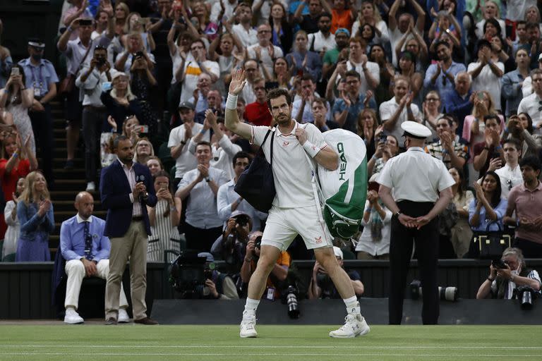 Apenas ocho games consiguió Murray frente a Shapovalov, pero la ovación fue intensa cuando dejó la cancha.