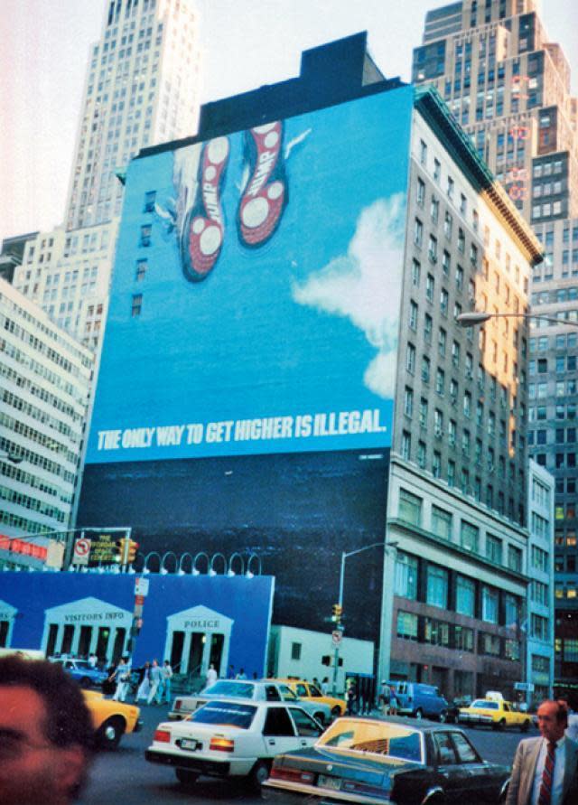 「將門」曾是世界第二大運動鞋品牌，過去在紐約時代廣場買下2年巨幅廣告。（將門提供）