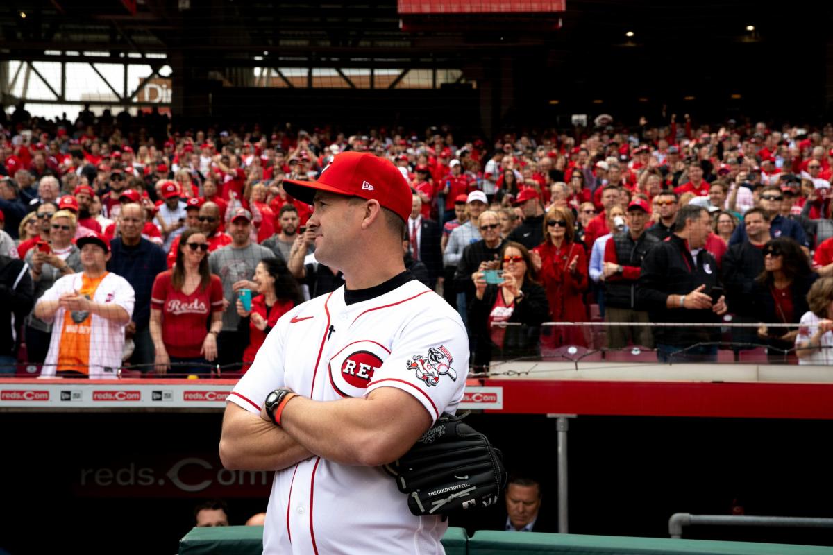 Joe Burrow throws out first pitch at Reds home opener