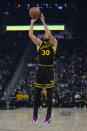 Golden State Warriors guard Stephen Curry shoots a 3-point basket during the first half of an NBA basketball game against the Memphis Grizzlies, Wednesday, March 20, 2024, in San Francisco. (AP Photo/Godofredo A. Vásquez)