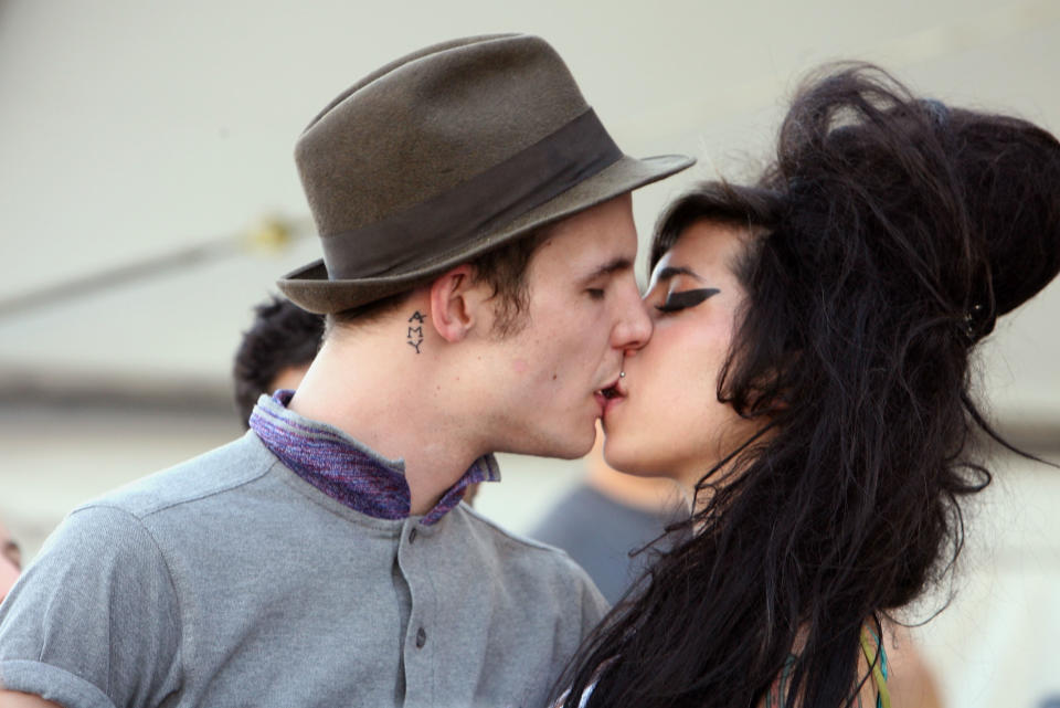 Singer Amy Winehouse kisses fiance Blake Fielder-Civil 