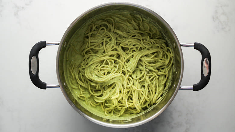 spaghetti with green sauce in large pot