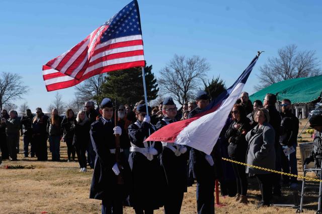 Titans honor veterans with 'Salute to Service'