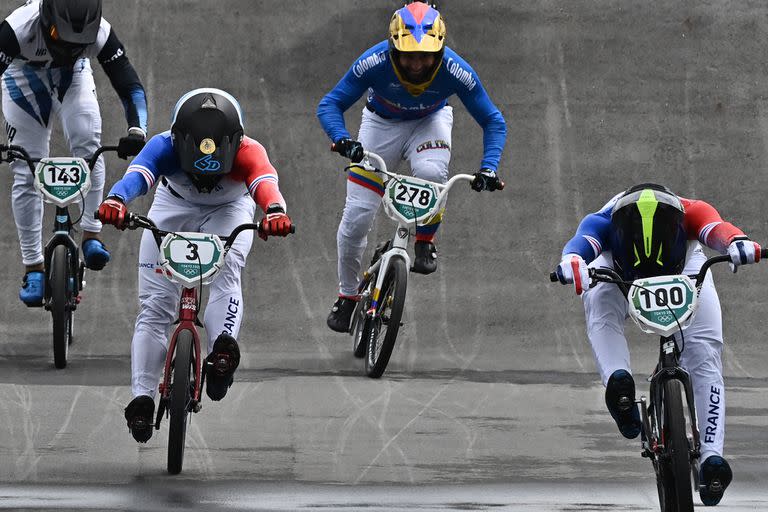 Las semifinales del BMX; Toores (143), el primero desde la izquierda