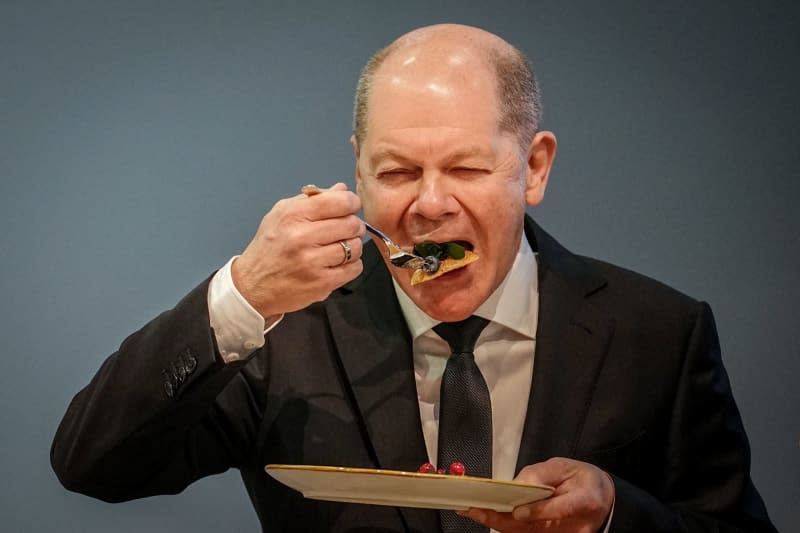 German Chancellor Olaf Scholz eats a pancake at the Green Week. The 88th edition of Green Week, the leading international trade fair for food, agriculture and horticulture, will take place from 19 to 28 January 2024. Kay Nietfeld/dpa