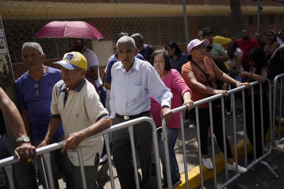 People line up outside of Pedro Medoza school to participate in a voting rehearsal for the upcoming December referendum for the territorial dispute between Guayana and Venezuela in Caracas, Venezuela, Sunday, Nov. 19, 2023. (AP Photo/Ariana Cubillos)