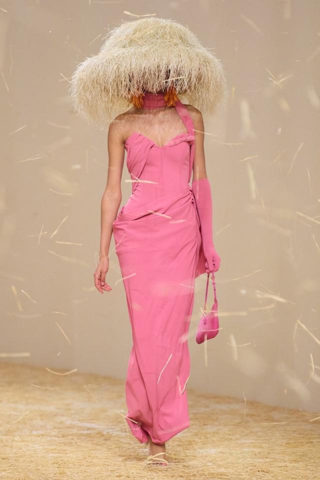 Jacquemus Spring 2023 “Le Raphia” #fashion #style #jacquemus #fashionshow  #fashioninspo #design #fashiondesign #luxury