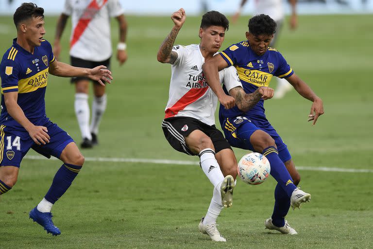 Una escena del superclásico más reciente; Boca Juniors y River Plate volverán a medirse por la Copa de la Liga