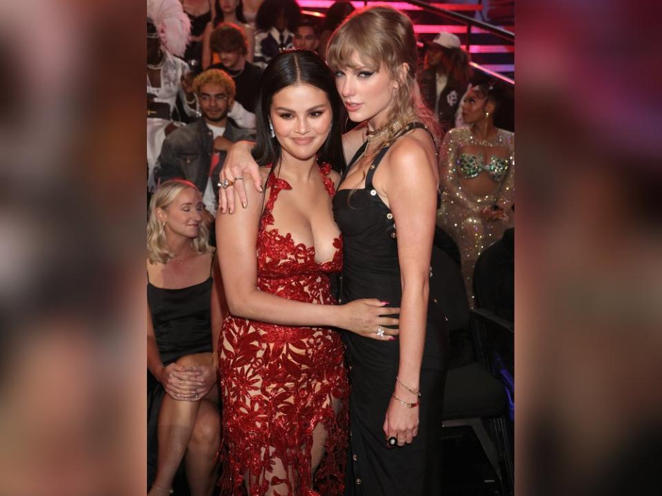 Selena Gomez und Taylor Swift bei den MTV Video Music Awards in New Jersey. (Bild: imago/MediaPunch)