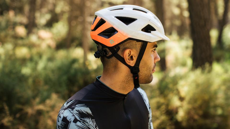 Lazer Cerro KinetiCore helmet