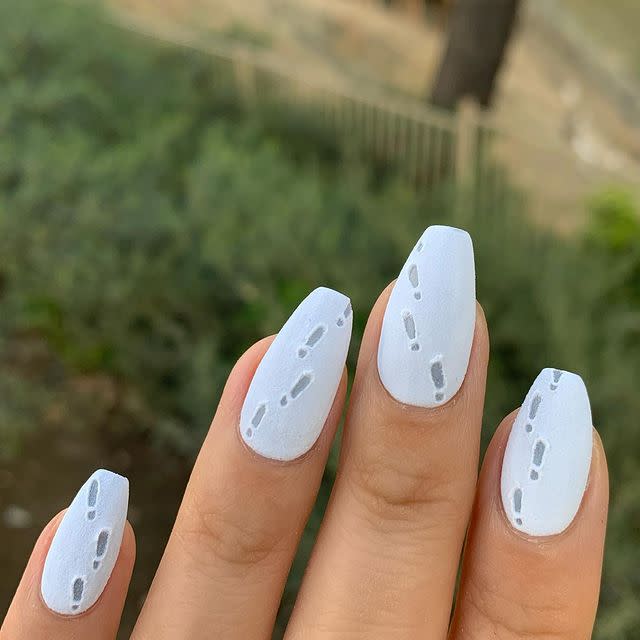 <p>The cutest Christmas manicure you ever did see.</p><p><a href="https://www.instagram.com/p/B6JdWGYFO18/" rel="nofollow noopener" target="_blank" data-ylk="slk:See the original post on Instagram;elm:context_link;itc:0;sec:content-canvas" class="link ">See the original post on Instagram</a></p>