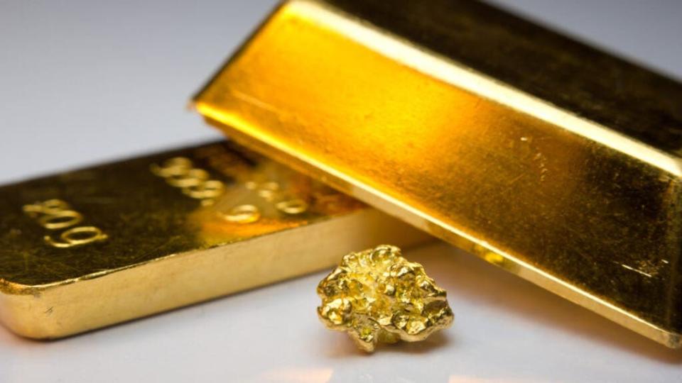 Gold Prices Hit Fresh Highs: How Does It Impact USD?