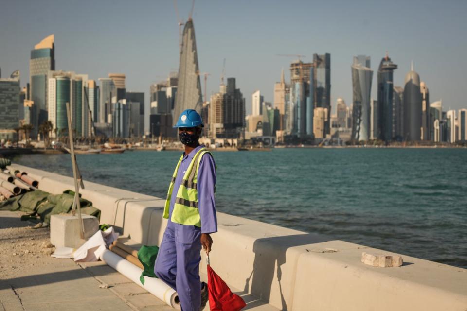 A worker on Doha’s Corniche (Quentin Muller)