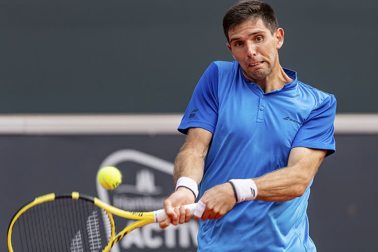 Federico Delbonis zafó de cuatro match points y terminó superando al díscolo francés Benoit Paire en Hamburgo; al alcanzar una semifinal, igualó en triunfos en polvo de ladrillo en 2021 a Stefanos Tsitsipas, con 22.