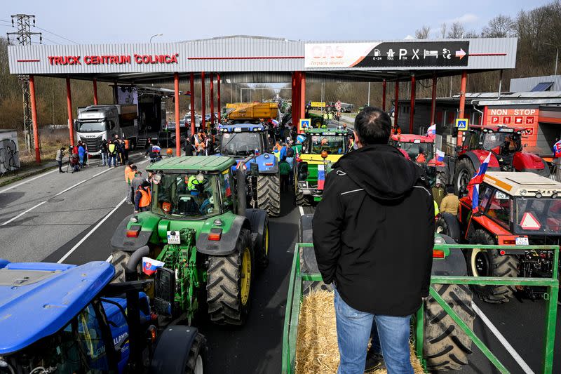 Farmers protest at the Czech-Slovak border in Holic