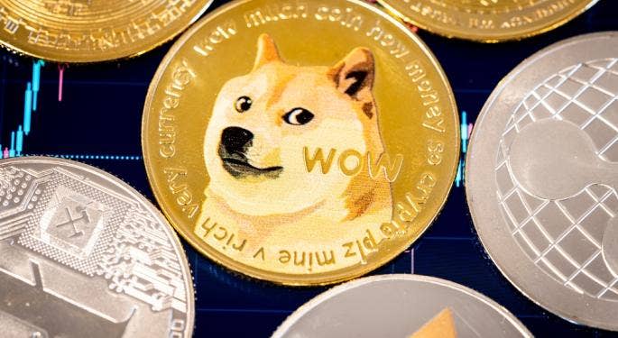 Dogecoin raggiunge i 0,10 dollari con un aumento del 17%