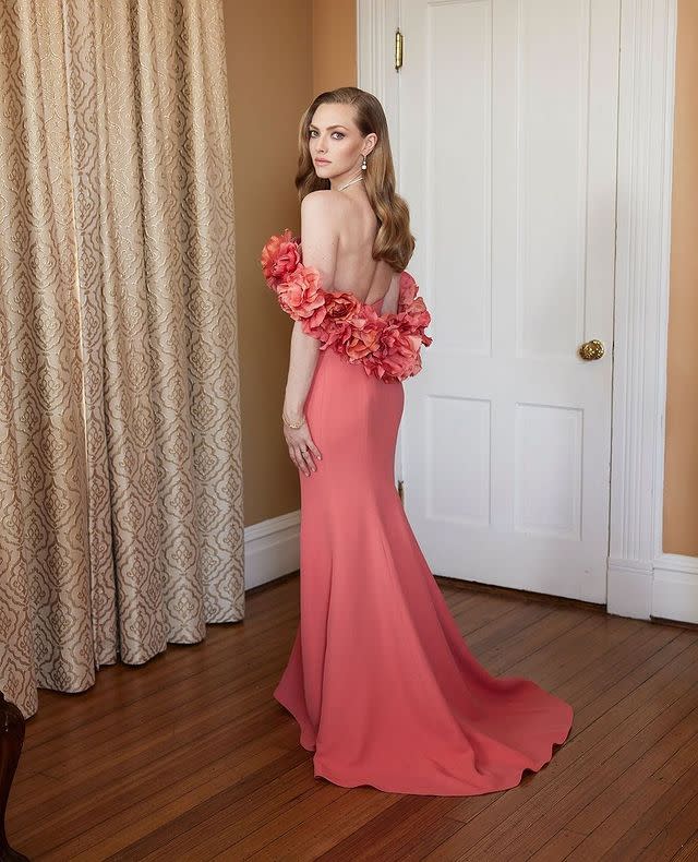 <p>Meanwhile, Amanda Seyfried looks red carpet ready in this coral-toned Oscar de la Renta number.</p><p><a href="https://www.instagram.com/p/CL20SfNAQYN/" rel="nofollow noopener" target="_blank" data-ylk="slk:See the original post on Instagram;elm:context_link;itc:0;sec:content-canvas" class="link ">See the original post on Instagram</a></p>