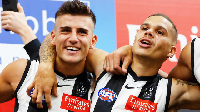 Nick Daicos sings the Collingwood team song with teammate Bobby Hill.
