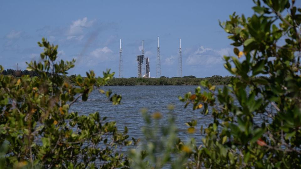 A United Launch Alliance Atlas V rocket with Boeing’s CST-100 Starliner spacecraft aboard is seen on the launch pad at Space Launch Complex 41 ahead of the NASA’s Boeing Crew Flight Test, Monday, June 3, 2024 at Cape Canaveral Space Force Station in Florida. NASA’s Boeing Crew Flight Test is the first launch with astronauts of the Boeing CFT-100 spacecraft and United Launch Alliance Atlas V rocket to the International Space Station as part of the agency’s Commercial Crew Program. The flight test, targeted for launch at 10:52 a.m. EDT on Wednesday, June 5, serves as an end-to-end demonstration of Boeing’s crew transportation system and will carry NASA astronauts Butch Wilmore and Suni Williams to and from the orbiting laboratory.